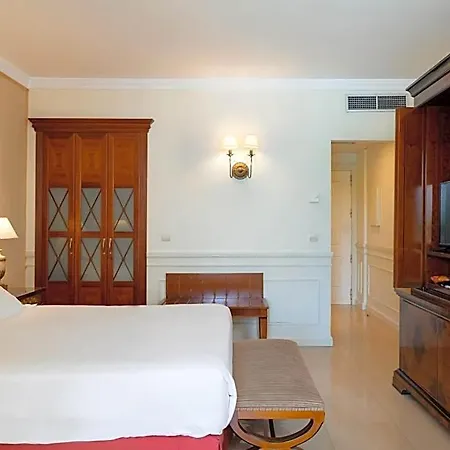 Guadalpin Apartment *